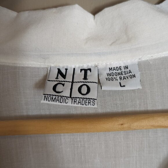 Vintage Nomadic Traders Cottage Core Rayon Semi-Sheer Abalone Button Top - Picture 6 of 8